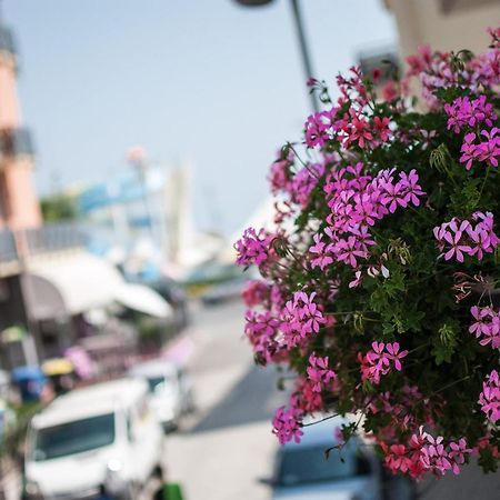 Hotel Villa Dei Gerani Rimini Zewnętrze zdjęcie