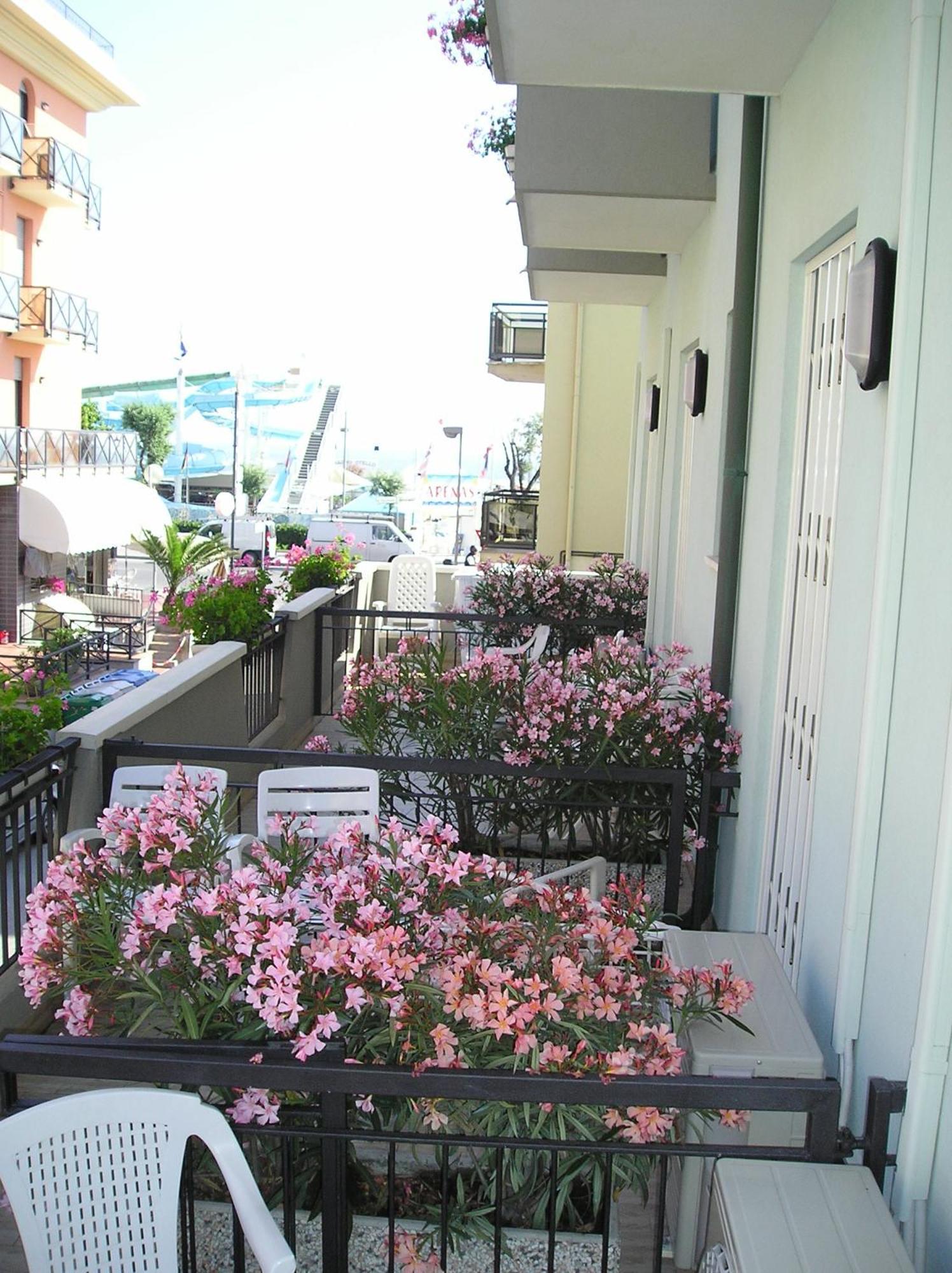 Hotel Villa Dei Gerani Rimini Zewnętrze zdjęcie