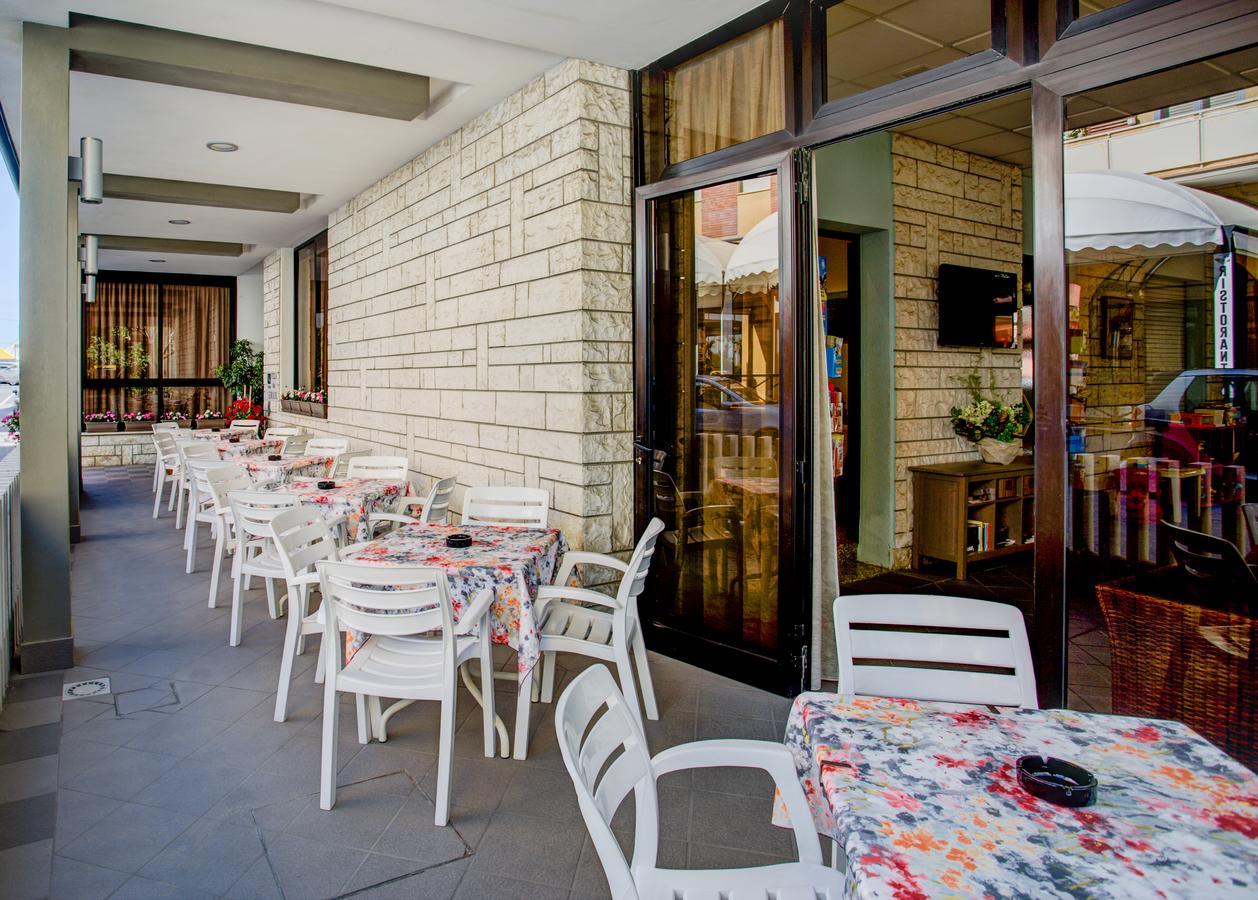 Hotel Villa Dei Gerani Rimini Zewnętrze zdjęcie